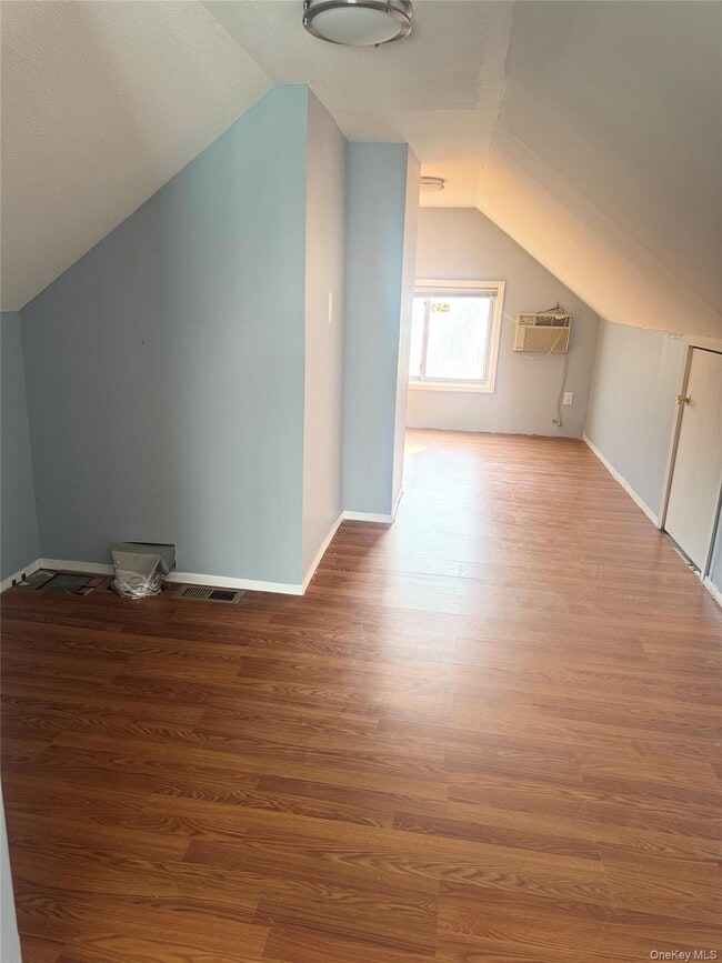 Building Photo - 71 Community Rd