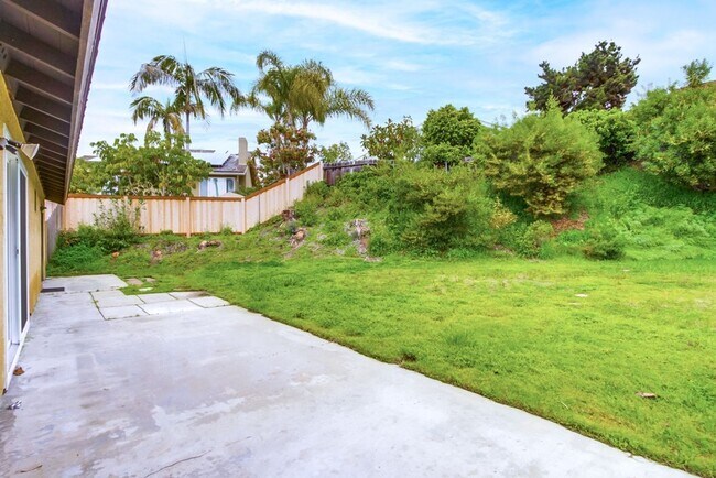 Building Photo - 4 bedroom home in amazing La Costa Community!