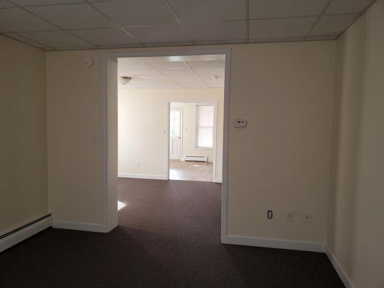 Building Photo - 21 Dubois St