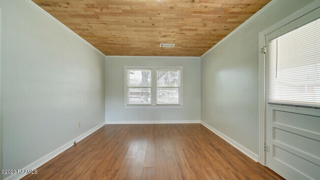 Building Photo - 216 E Milton Ave