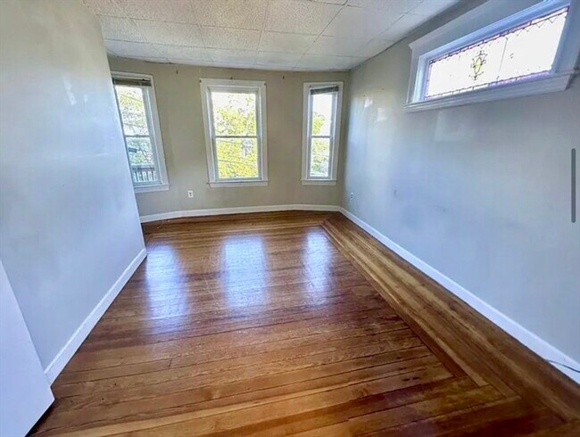 Building Photo - 14 Dow St