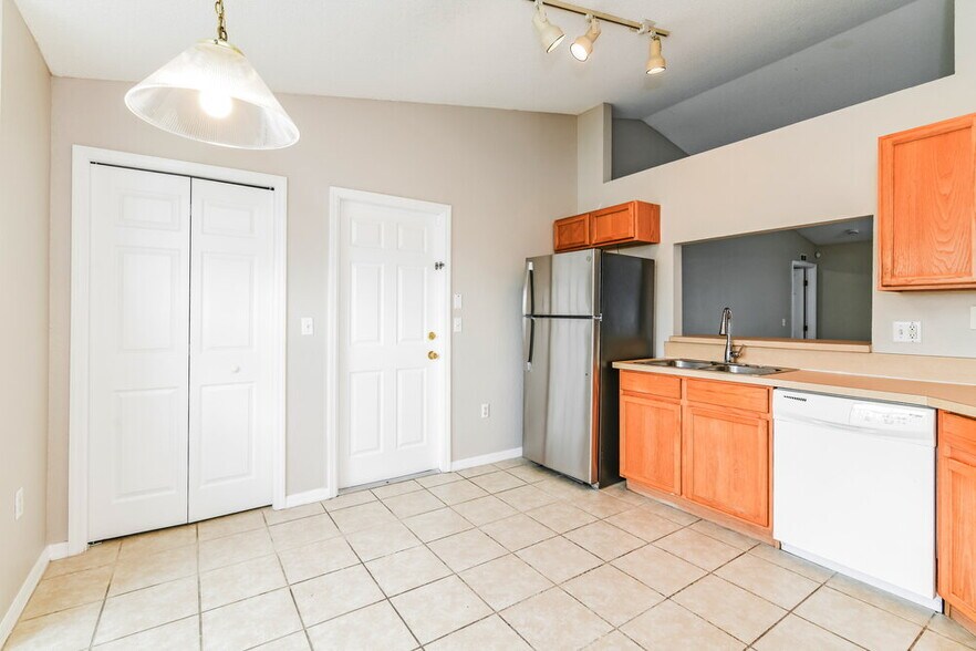 Building Photo - 338 Arlington Cir