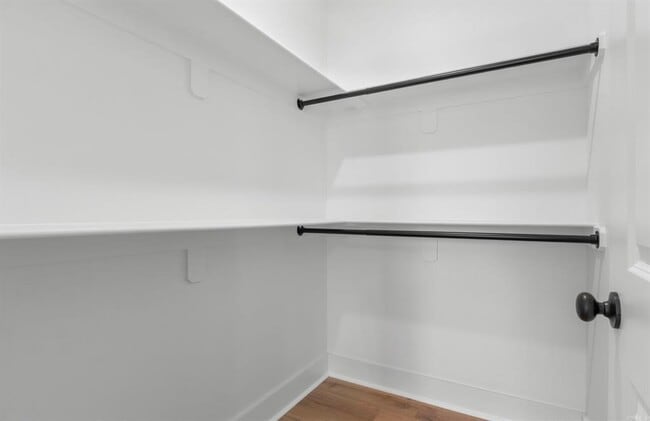 Building Photo - 921 Banner St