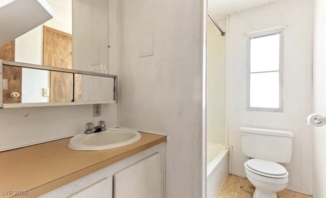 Building Photo - 1240 S Comstock Cir