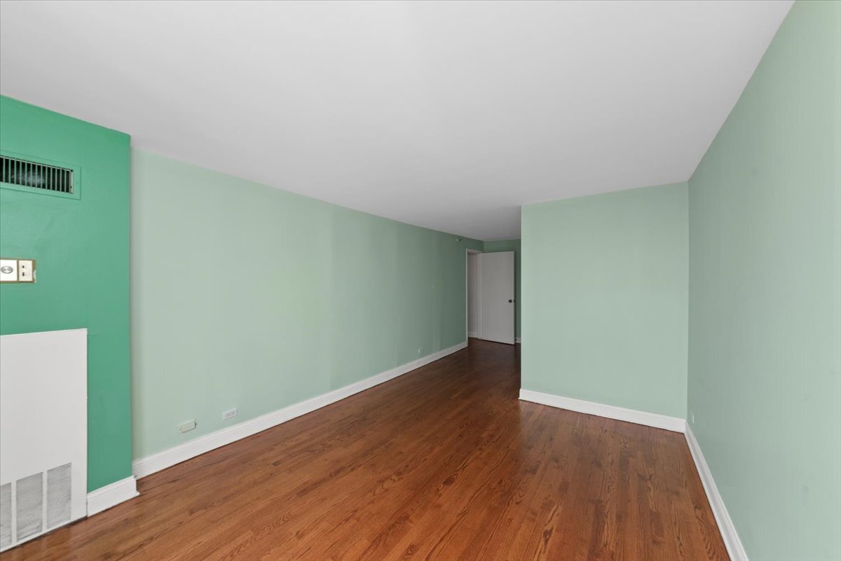 Building Photo - 1122 N Clark St