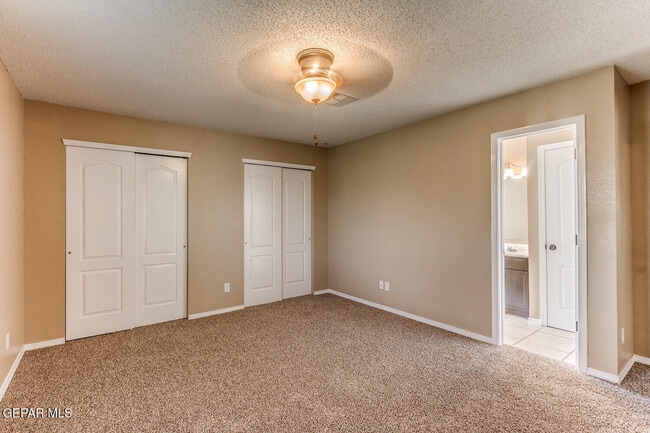 Building Photo - 10964 Northview Dr