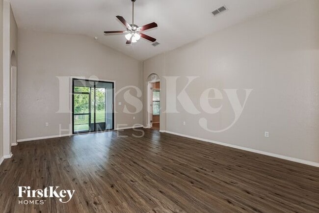 Building Photo - 3445 Longview Ln
