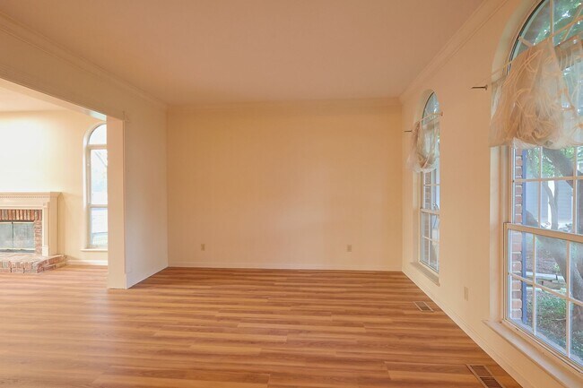 Building Photo - 600 Arbor Gln Ct