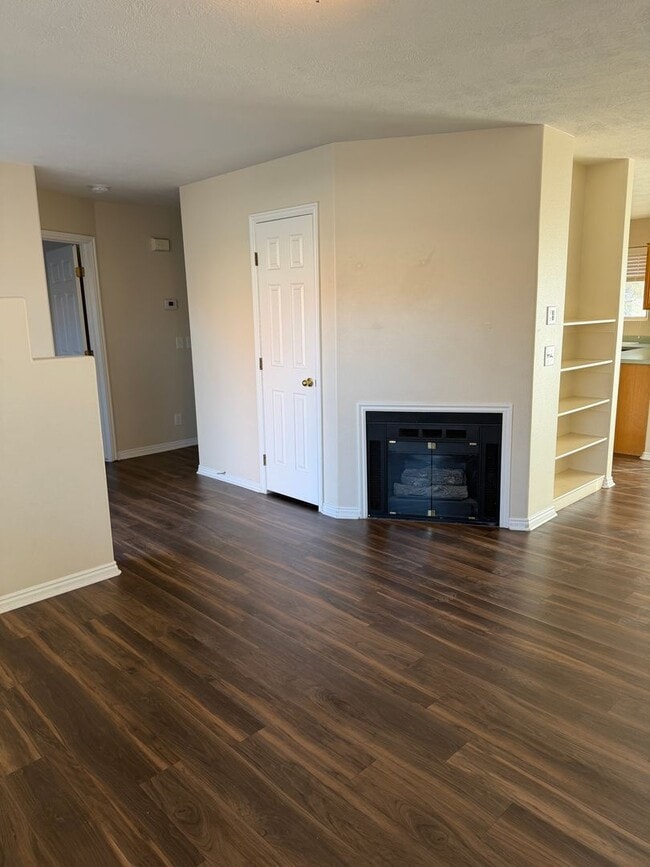 Building Photo - Charming 2 bedroom, 1 bath townhome ideally located in downtown Ivins!