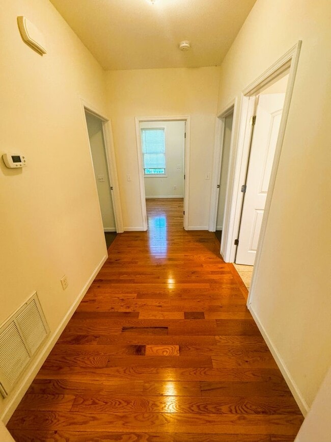 Building Photo - Comfortable One Level  Living