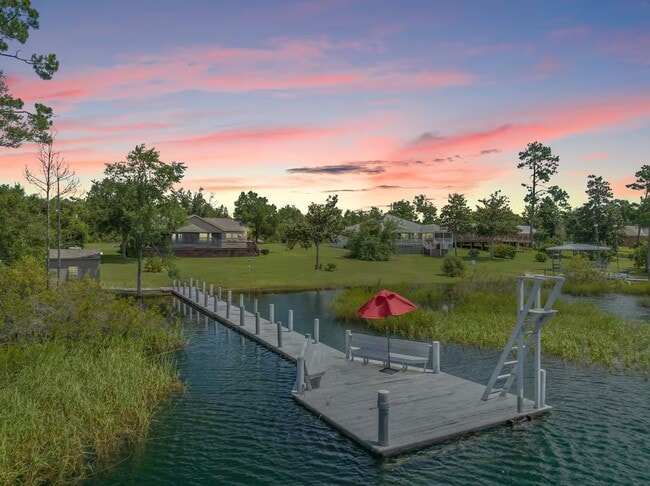 Building Photo - 270 Silver Lake N