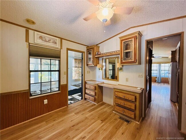 Building Photo - 10851 S Ocean Dr