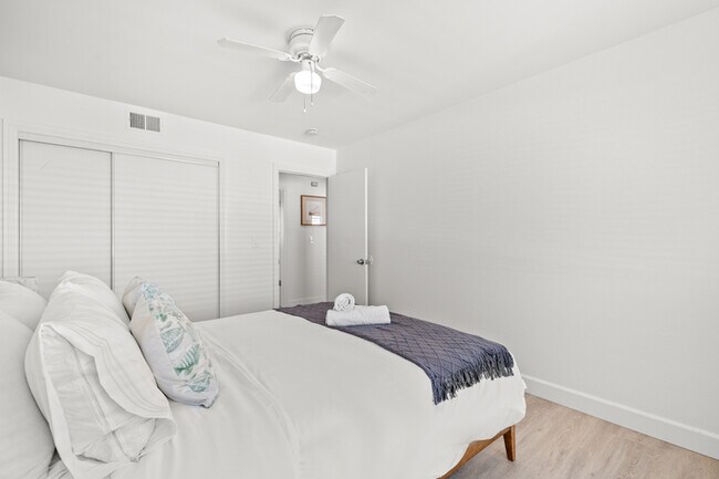 Building Photo - 734 Claraday St