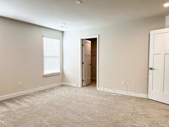 Building Photo - 535 Martin Crk Dr