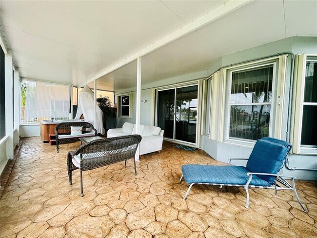 Building Photo - 6911 Sea Daisy Dr
