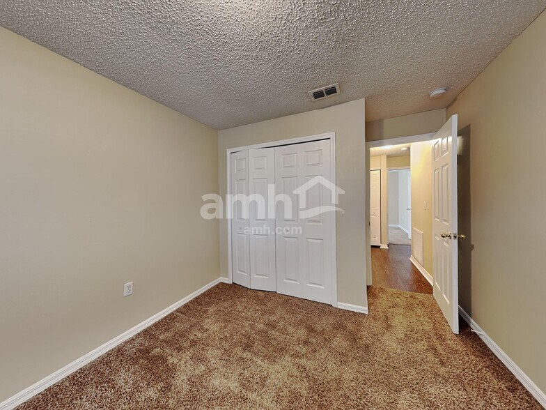 Building Photo - 2724 Maderia Cir