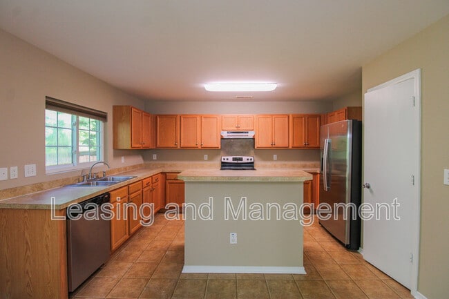 Building Photo - 8811 Kellum Dr