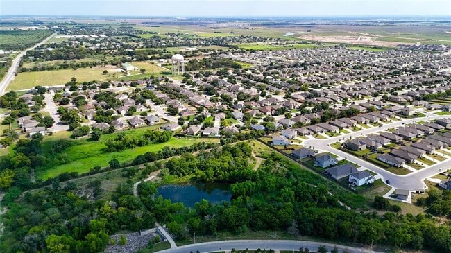 Building Photo - 112 Silver Springs Bend