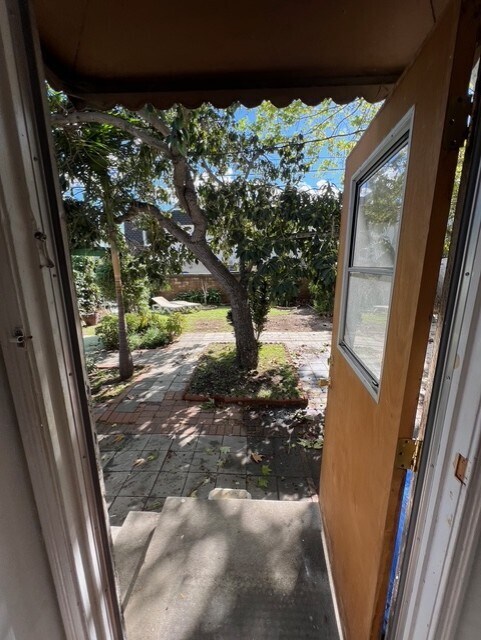 Building Photo - 10810 Camarillo St