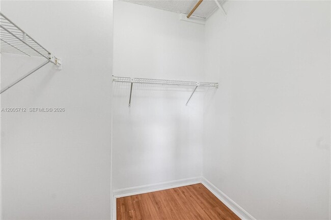 Building Photo - 711 S Hollybrook Dr