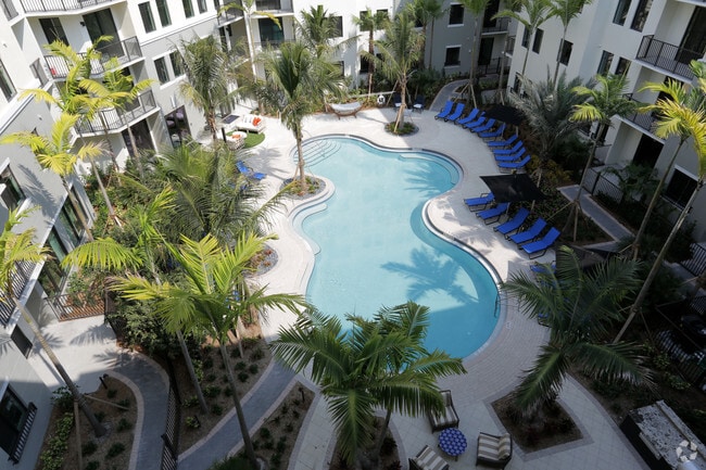 Building Photo - Advenir at Lighthouse Point