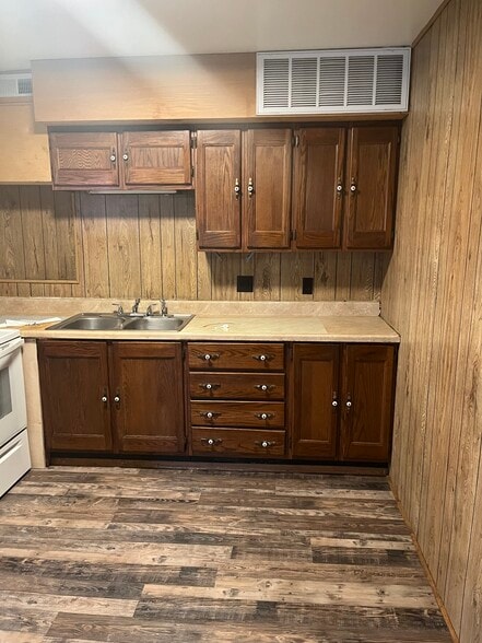 Building Photo - 229 N Duncan St