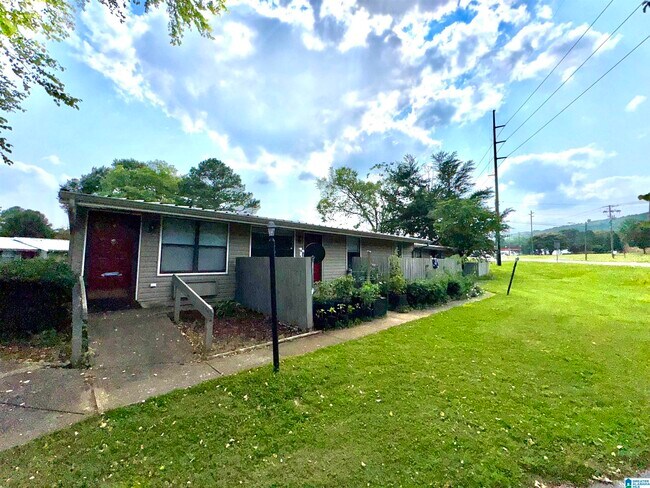 Building Photo - 1700 Greenbrier Dear Rd