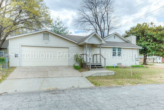 Building Photo - FOR LEASE | Tulsa | $1500 Rent | 3 Bed, 2 Bath Home