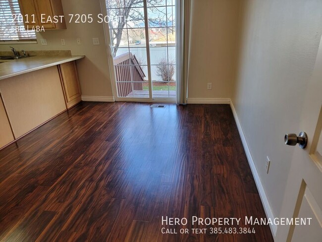 Building Photo - Huge Townhome in coveted East Cottonwood H...