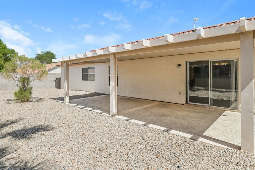 Building Photo - 655 Camp Hill Rd