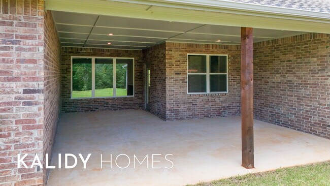 Building Photo - 1686 Salma Rd