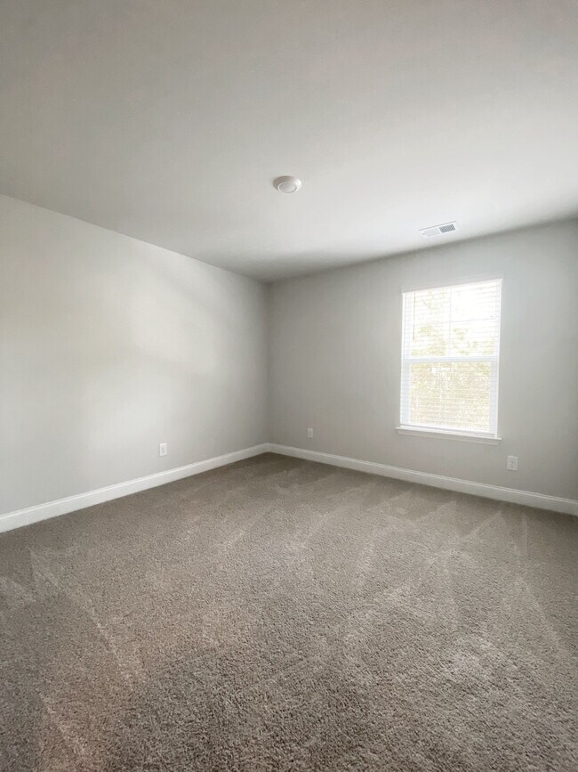 Building Photo - 6015 Forest Dell Ct