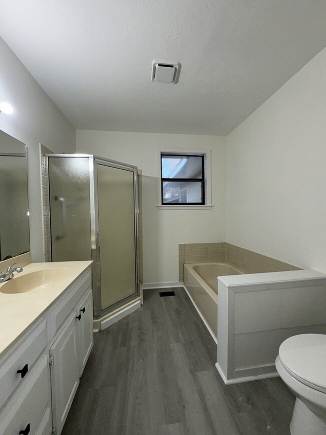 Building Photo - 3147 Shirley Dr