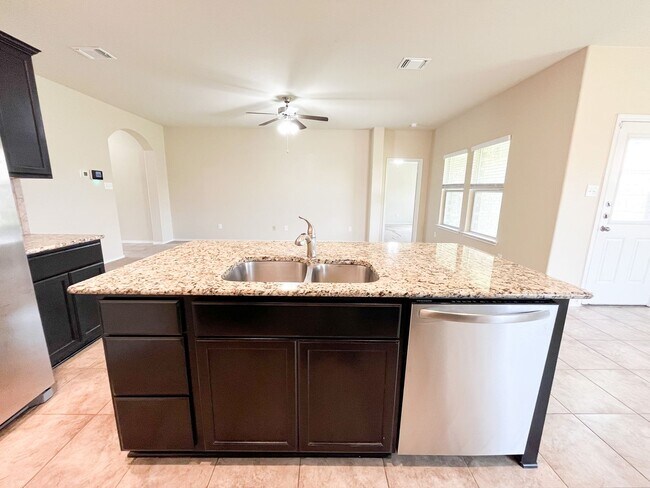 Building Photo - Available NOW!! Beautiful 1 story, 3 bedro...
