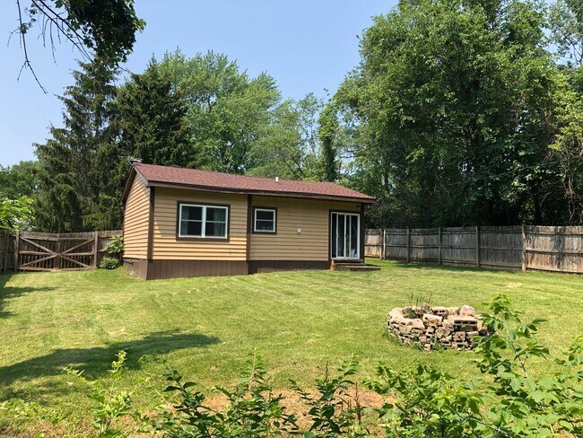 Building Photo - Cute 2 Bedroom in Wonder Lake! Large Fenced Yard!