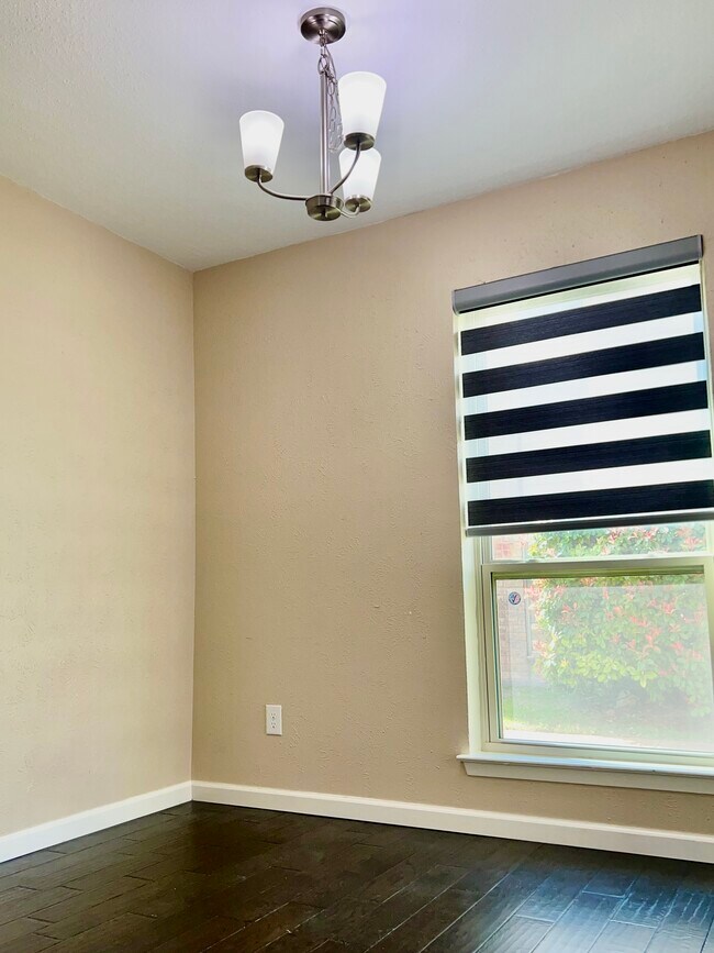 Building Photo - 919 S Weatherred Dr