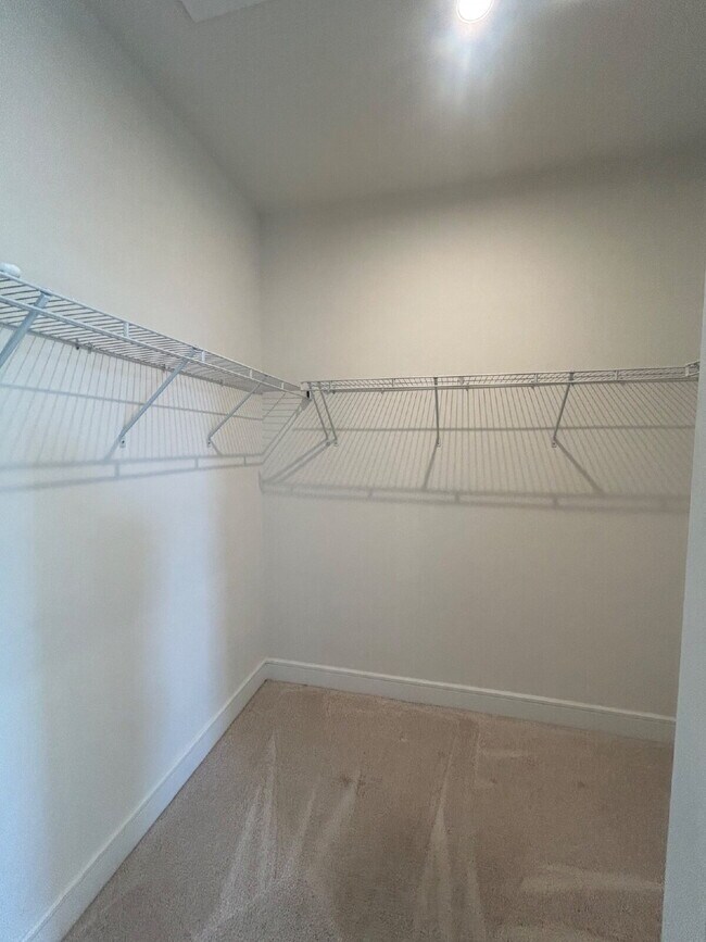 Building Photo - Upgraded 3BR End-Unit Townhome | 3.5 Baths | Garage | Lake Frederick, Pet Friendly