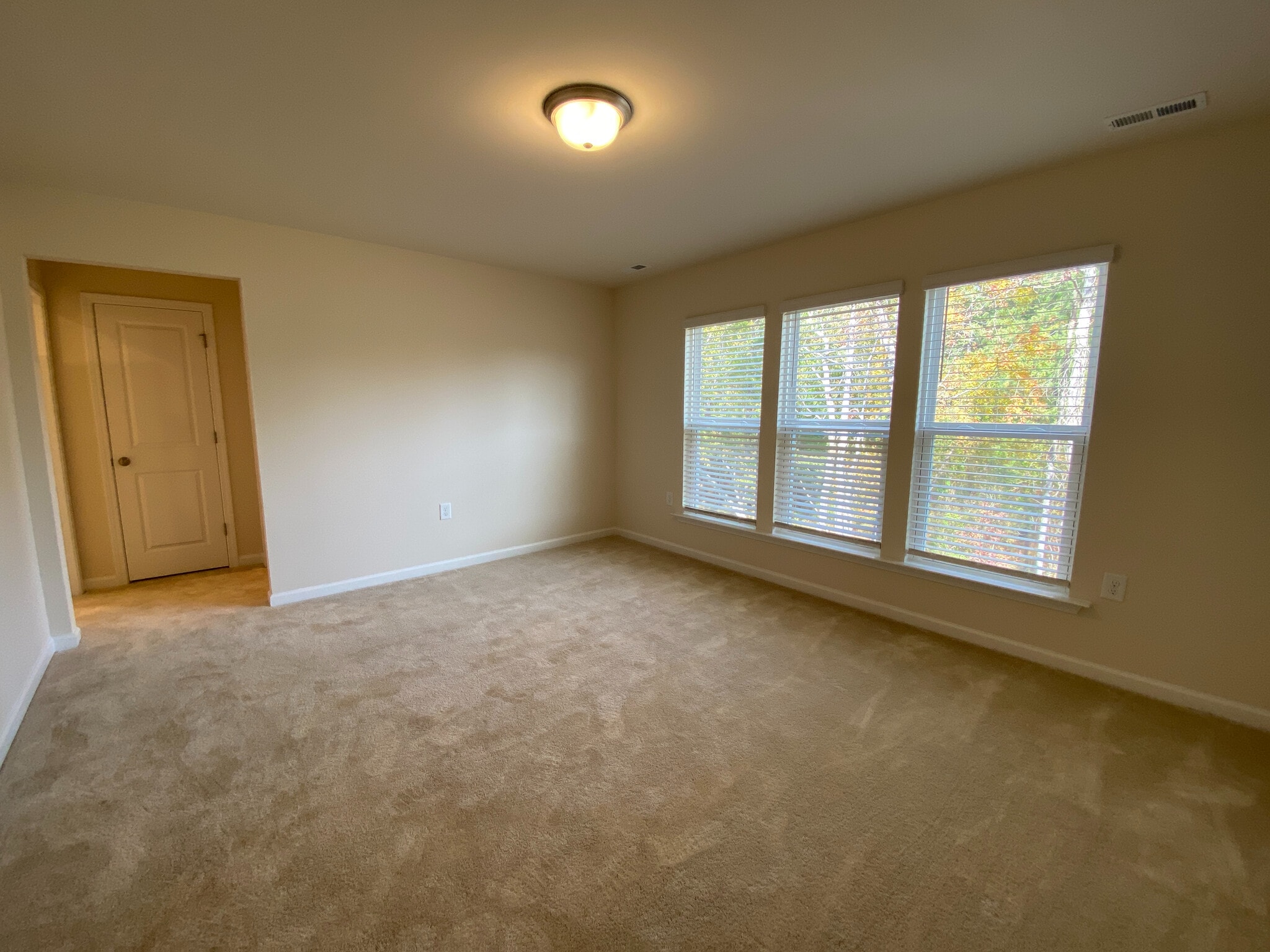 Building Photo - Room in Townhome on Whitesell Way