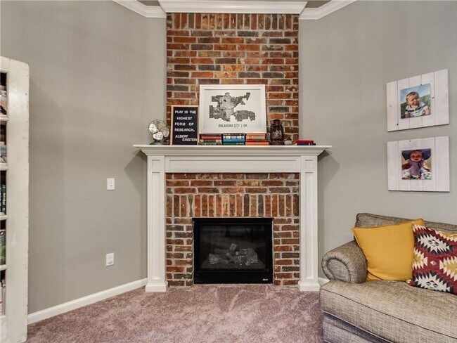 Building Photo - Beautiful 3 bedroom 2 bathroom home in Mon...