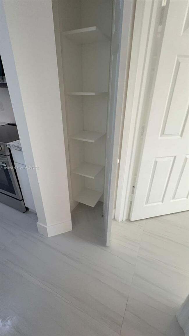 Building Photo - 17100 N Bay Rd