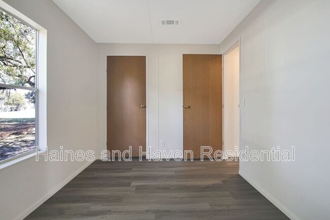 Building Photo - 322 Clearwater Lake Dr