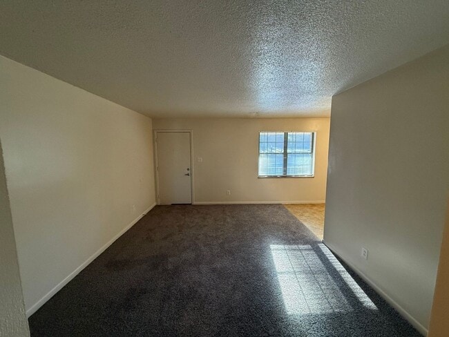 Building Photo - 4409 Bruhin Rd