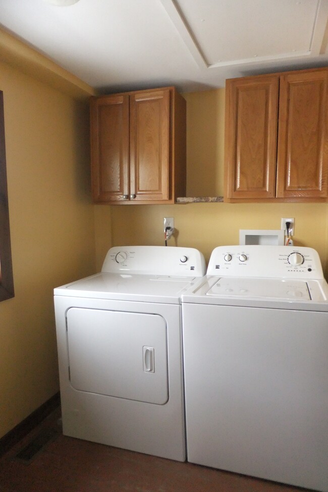 Washer and Dryler - 102 Clover Ridge Dr