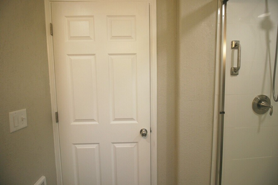 Building Photo - 1515 SE Mill St