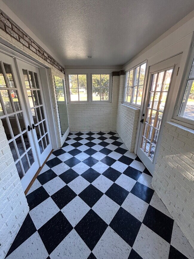 Building Photo - "Charming 4-Bedroom Retreat with Granite Finishes, Cozy Fireplace & Expansive 4399 Sq Ft Layout i...