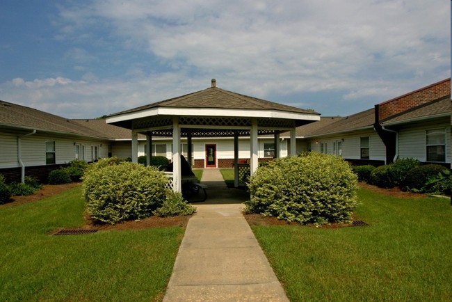 Building Photo - Azalea Gardens Apartments