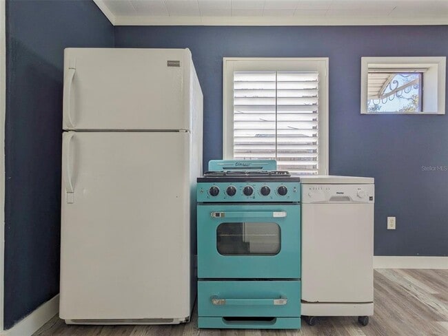 Building Photo - 6504 Lincoln Rd