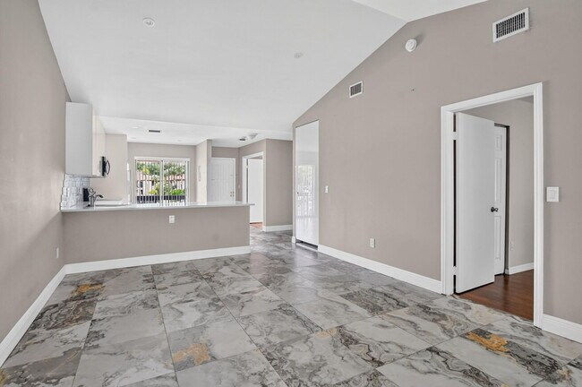 Building Photo - 301 Club Cir