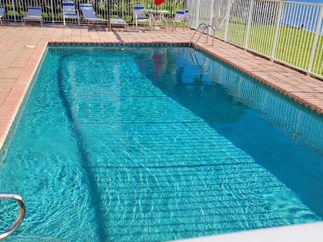 Building Photo - 4401 Crystal Lake Dr