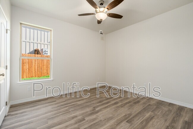 Building Photo - 110 Logan Ct